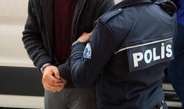 İzmir'de esnaftan haraç aldıkları iddiasıyla yakalanan 2 zanlı tutuklandı