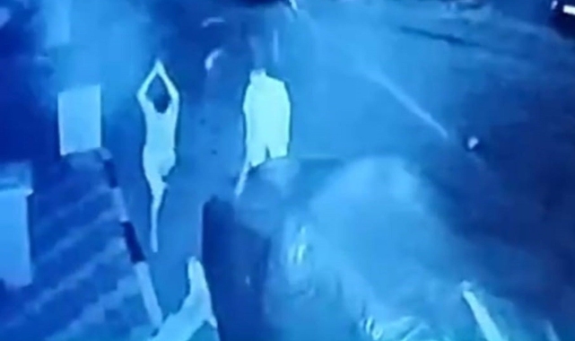 İzmir'de köpeğe sopalarla saldıran baba oğula adli kontrol