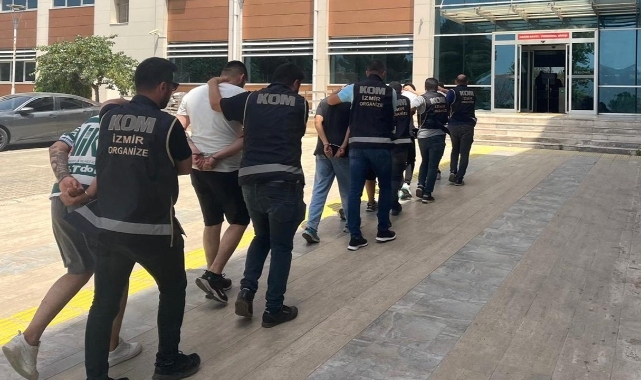İzmir'de otomobilde el yapımı patlayıcı ele geçirildi