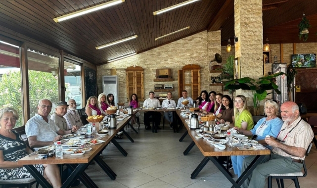 Karşıyakalı iş kadınları huzurevi sakinleri ile buluştu