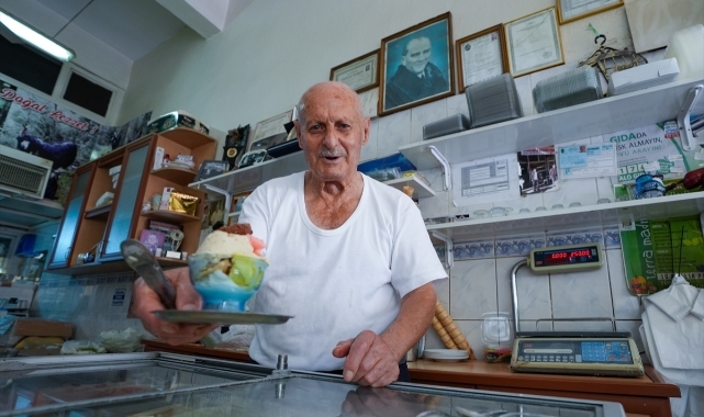 Koruk suyundan yaptığı dondurma ekşi severlerin favorisi oldu