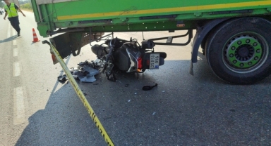 Ödemiş'te tırla çarpışan motosikletin sürücüsü yaralandı