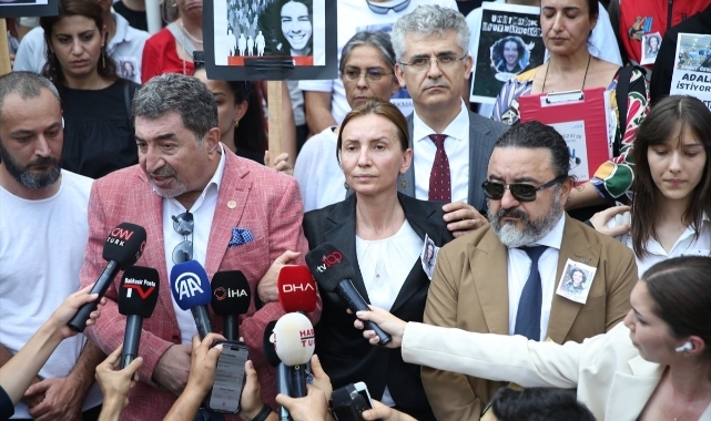 Öldürülen motokurye Ata Emre Akman'ın ailesi ve avukatları mahkeme kararını değerlendirdi