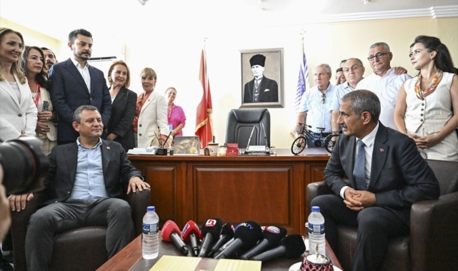 Özel'den Adalar'daki 'azmanbüs' tartışmalarına dair yeni açıklama: 'Bana da sorarsanız doğru değil'