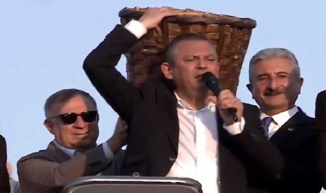 Özel ‘küfeyi’ sırtına alarak Erdoğan’a seslendi: "Sen bu milletin sırtında yüksün!"