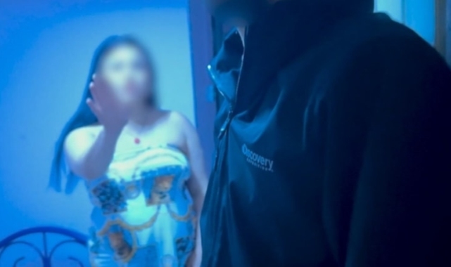 Polis fark edilmemek için taktik uyguladı... Fuhuş baskınında gözaltılar var