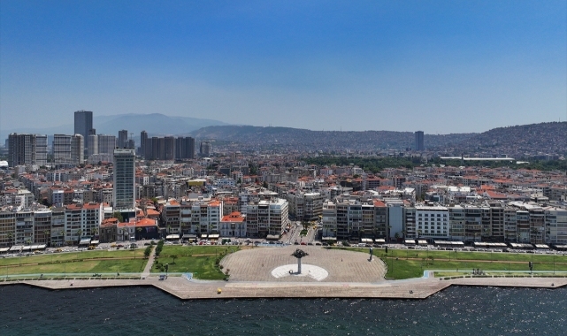 Sıcak havanın etkisiyle cadde ve meydanlar boş kaldı