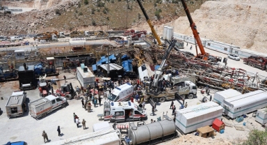 Şırnak Gabar'da sondaj kulesi devrildi: Enkaz altındaki 3 işçiden 2'si yaralı kurtarıldı