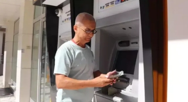 Tek bir tuşa bastı ATM 20 bin lira verdi! Para göndermek isterken bir deste para geldi