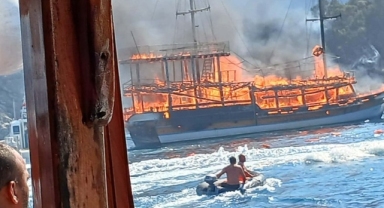 Tur teknesi alev alev yandı, kaptan ve sahibi gözaltında