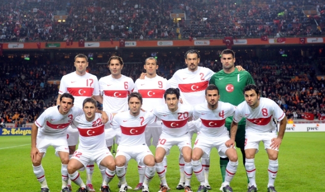 Türkiye, Hollanda karşısında ilk yarıyı Samet Akaydın'ın golüyle 1-0 önde tamamladı