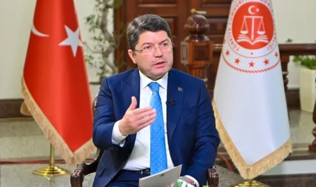 Adalet Bakanı Tunç, bir öğrencinin başvurusunun başörtülü olduğu gerekçesiyle reddedildiği iddiasına ilişkin soruşturma başlatıldığını açıkladı