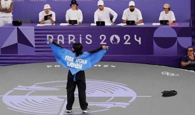 Afgan break dansçı Talash, siyasi mesajlı kıyafeti nedeniyle Paris 2024'ten diskalifiye edildi