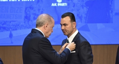 AK Parti'ye katılan İstanbul Milletvekili İzsiz: Siyasette yutkunma sanatı kıymetlidir