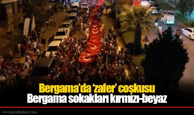 Bergama’da zafer coşkusu: 200 metrelik Türk Bayrağı Bergama sokaklarını kırmızı-beyaza boyadı