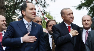 Fatih Erbakan'dan AKP'ye 'erimekte olan iktidar' benzetmesi: YRP'den geçişleri yorumladı