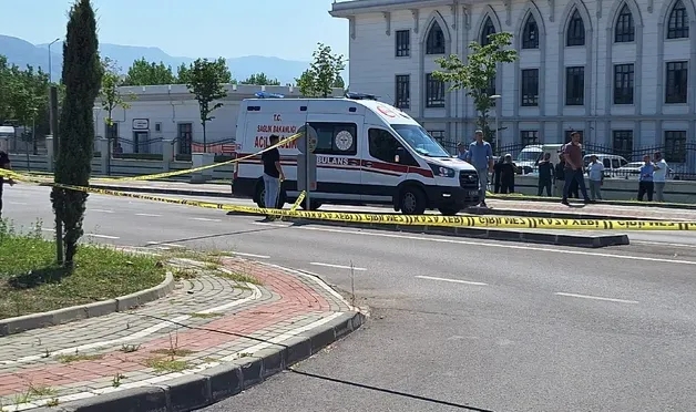 Kocaeli emniyetinde şüpheli şahıs alarmı: Polisler tarafından vuruldu