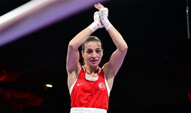 Milli boksör Buse Naz Çakıroğlu'ndan Paris 2024'te gümüş madalya