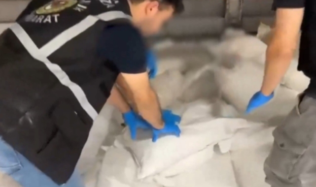 Pudraya gizlemişler: İran’dan Türkiye’ye giren TIR’dan tonlarca uyuşturucu çıktı
