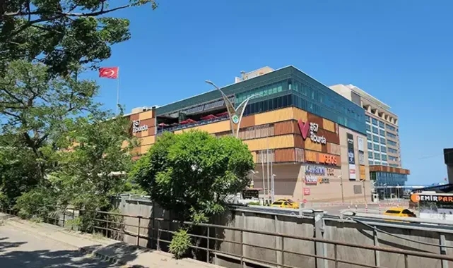 Soyunma kabininde gizli kamera şoku! Özel düzenek kurmuş