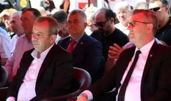 Fuarda yere izmarit atan başkana para cezası