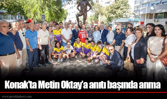 Konak’ta Metin Oktay’a anıtı başında anma