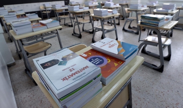 MEB onaylı "ücretsiz ders kitabı" okutmayan özel okullara inceleme