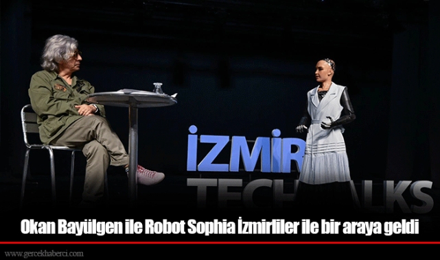 Okan Bayülgen ile Robot Sophia İzmirliler ile bir araya geldi