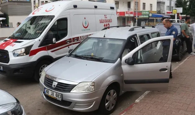 Taburcu olduğu hastanenin karşısındaki aracında ölü bulundu