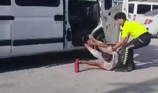 Trafikte ceza aldı: Hem kendini hem de aracını yakmaya kalktı