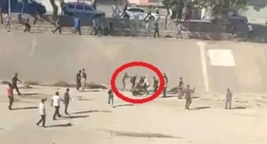 Adana'da polis, firari 'torbacı'yı vurdu: Mahalleli 6 polisi yaraladı