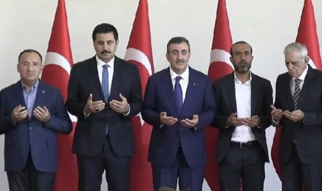 AKP ve DEM arasında bir temas daha: Yıldız ve Şenyaşar aileleri için yemek düzenlendi