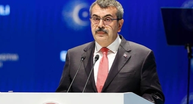 Bakan Tekin: Türkiye kendi modelini oluşturamayacak kadar yeteneksiz mi?
