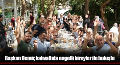 Başkan Demir, kahvaltıda engelli bireyler ile buluştu