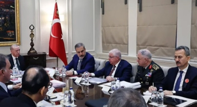 Cumhurbaşkanı Erdoğan, Rusya dönüşü Atatürk Havalimanı'nda güvenlik toplantısı yaptı