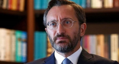 Fahrettin Altun: Gençlerimizi sosyal medyanın karanlık dehlizlerine teslim edemeyiz