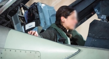 İsrail, İran saldırısına katılan F-15 ve F-16 uçaklarının görüntülerini paylaştı