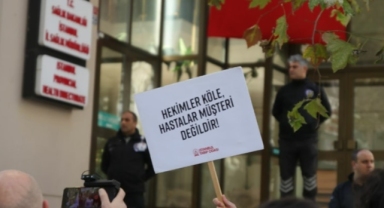 İstanbul İl Sağlık Müdürlüğü önünde