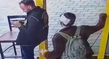 İstiklal Caddesi’nde polise bıçaklı saldırı