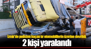 İzmir'de polisten kaçan tır otomobillerin üzerine devrildi, 2 kişi yaralandı