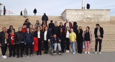 Menderes’in Özel Çocukları Cumhuriyetin 101. Yılında Anıtkabir’i Ziyaret Etti