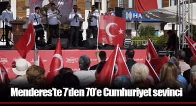 Menderes’te 7’den 70’e Cumhuriyet sevinci