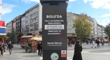 Tanju Özcan'dan çöp atanlara, reklam panolarından mesaj