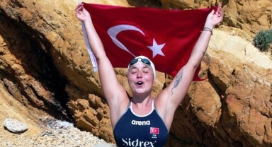 Ultra maraton yüzücüsü Bengisu Avcı, Molokai Kanalı'nı geçti