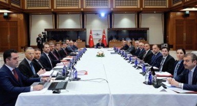 Beştepe'de ekonomi zirvesi: Mehmet Şimşek'te katıldı