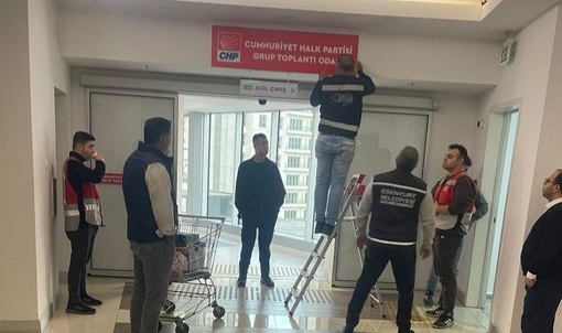 Esenyurt Belediyesi’nde CHP Grup Toplantı Odası’na kilit vuruldu