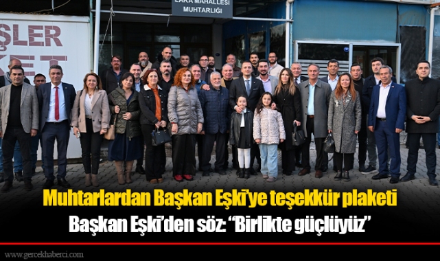 Bornova’da muhtarlardan Başkan Eşki’ye teşekkür plaketi