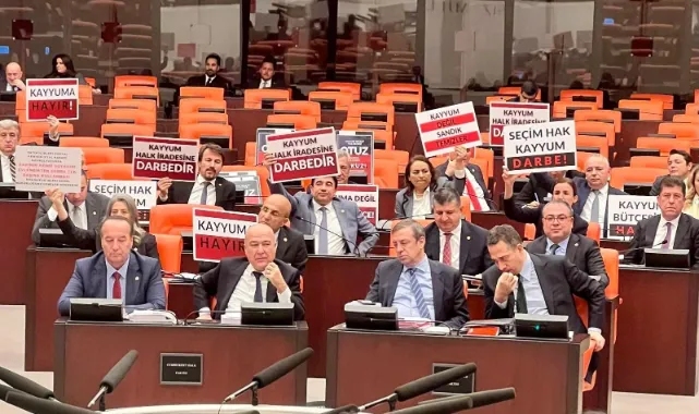 İçişleri Bakanı Yerlikaya’ya Genel Kurul’da kayyum protestosu
