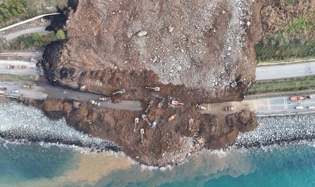 Karadeniz Sahil Yolu'ndaki heyelan 4 can aldı: Gezmek için Gürcistan'a gidiyorlardı
