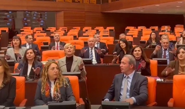 Meclis'te kayyum protestosu: Oturuma ara verildi